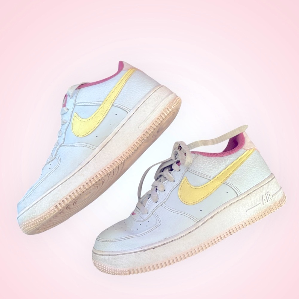 Nike Women's Sneakers White and Yellow